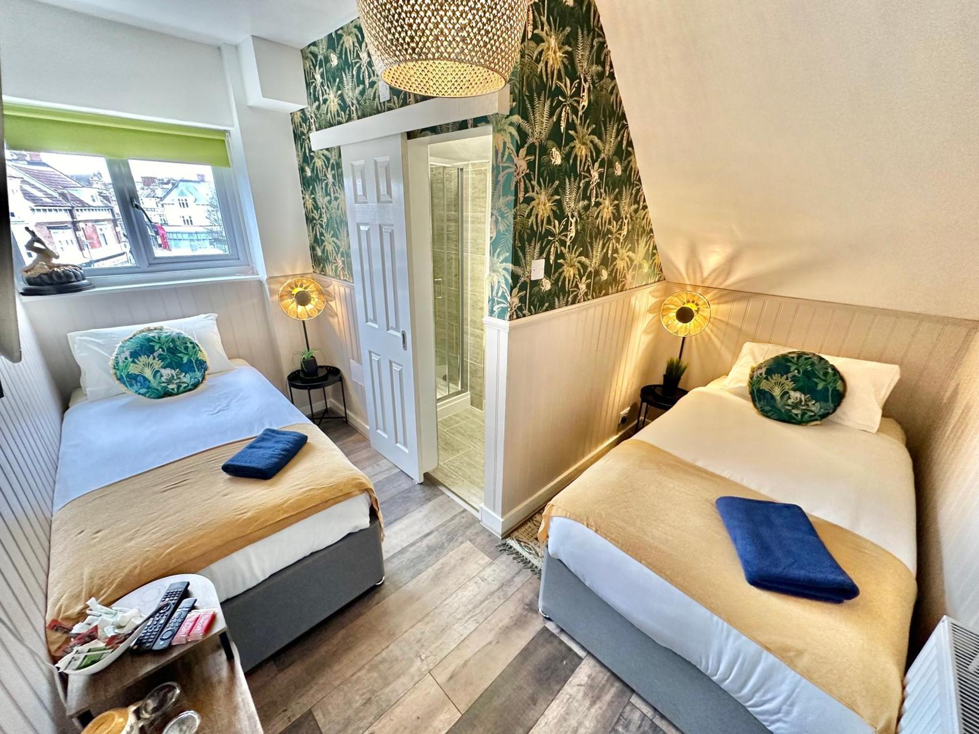 Lemur Lodge - Boutique Apartments - Short Stroll To The Beach Bournemouth Esterno foto